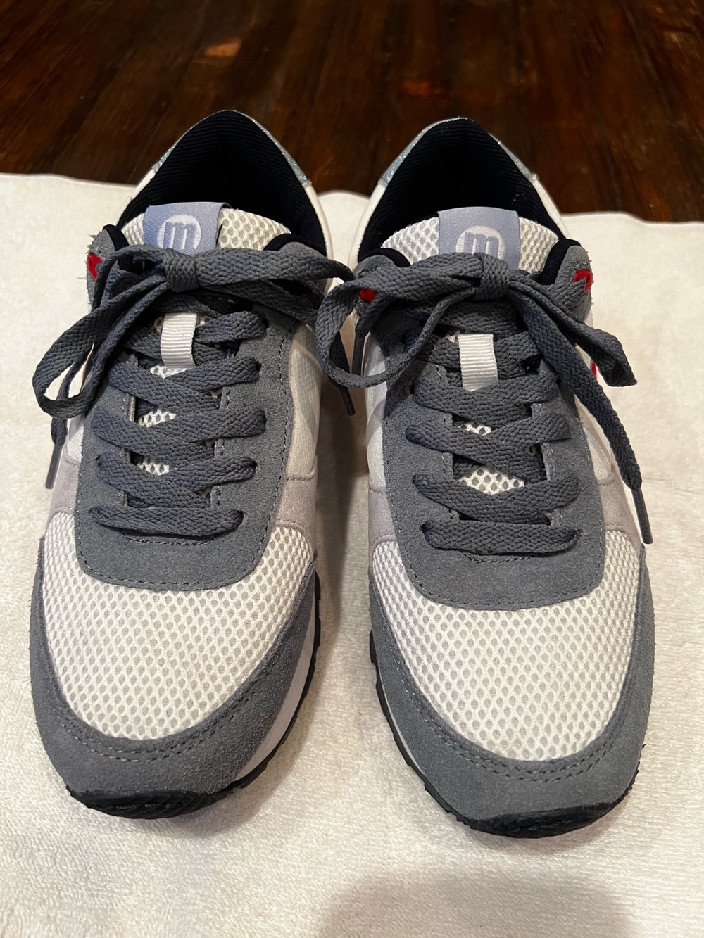 Super cute women’s sneaker by mtng in size 5
